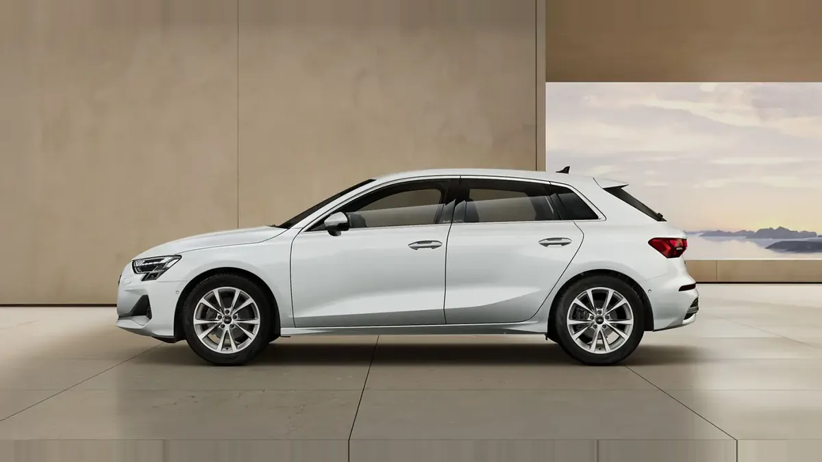 Audi A3 Sportback Advanced TFSI S Tronic de renting para Burgos — Lateral