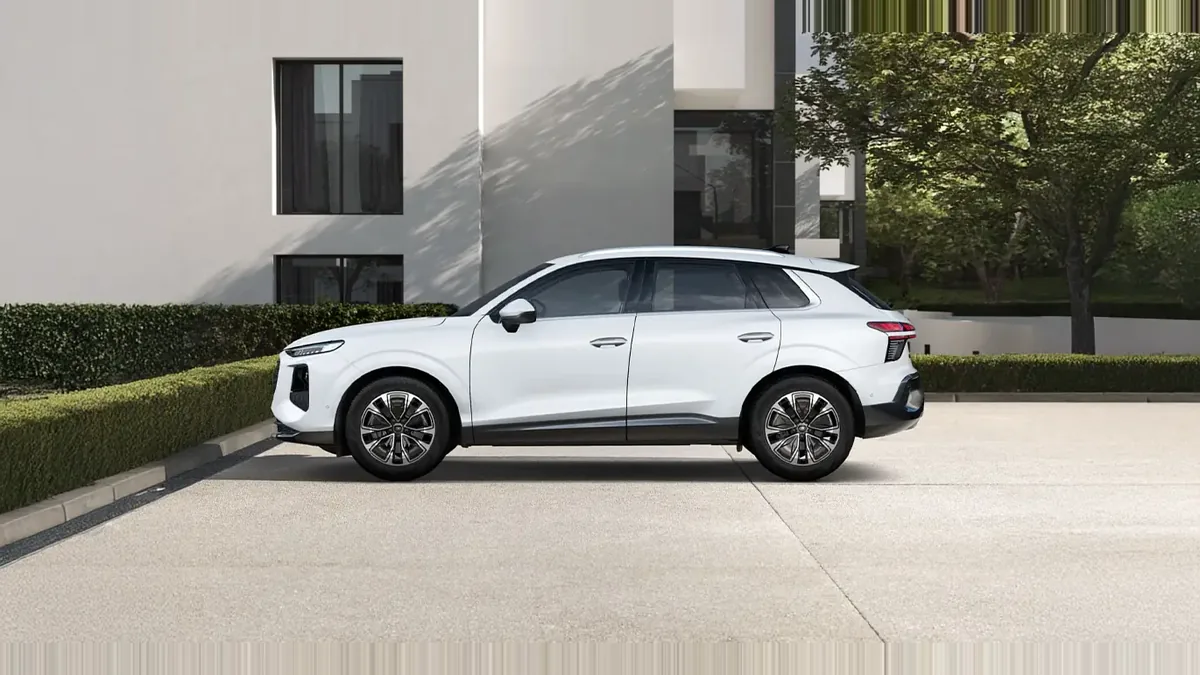 Audi Q3 Advanced TFSI 110kW S Tronic de renting para Burgos — Trasera