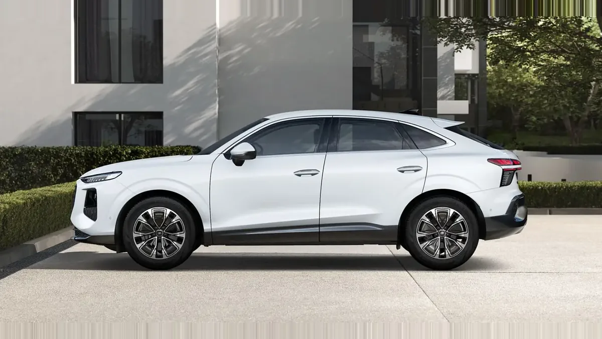 Audi Q3 Sportback Advanced TFSI 110kW S Tronic de renting para Burgos — Trasera