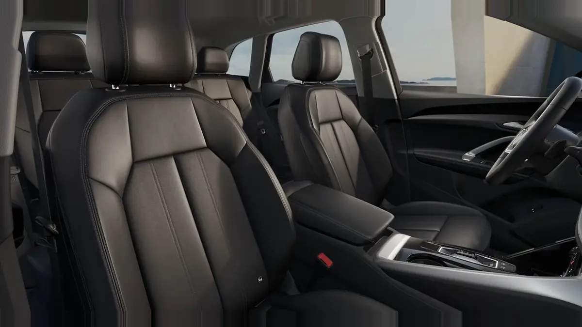Audi Q5 Advanced e-hybrid quattro 220kW S tronic de renting para Burgos — Interior