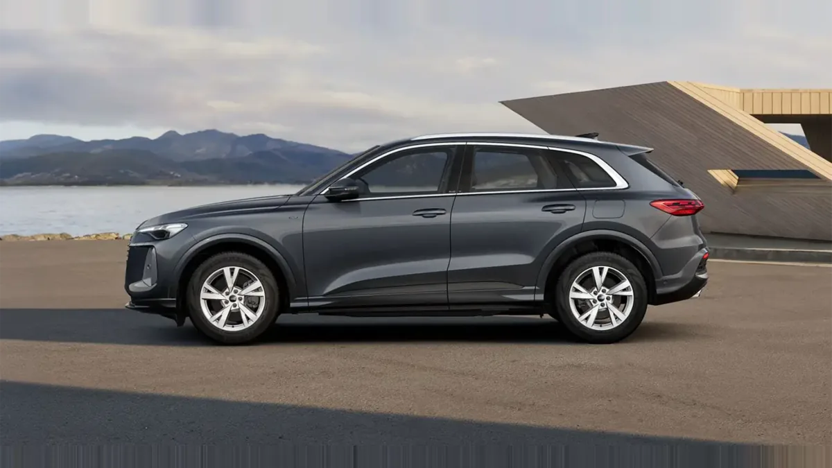 Audi Q5 Advanced e-hybrid quattro 220kW S tronic de renting para Burgos — Lateral