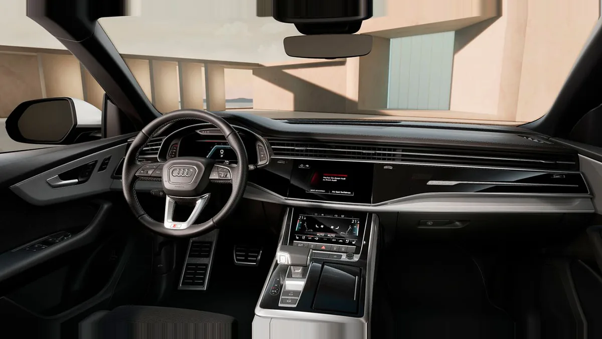 Audi Q8 SUV S line 45 TDI Quattro Tiptronic de renting para Burgos — Delantera