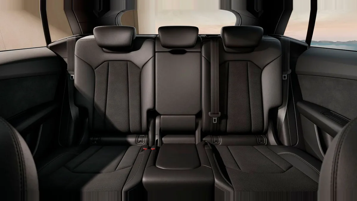 Audi Q8 SUV S line 45 TDI Quattro Tiptronic de renting para Burgos — vista 6