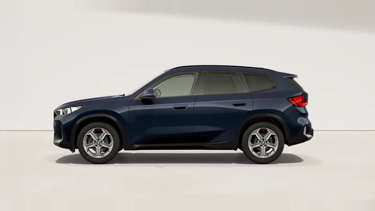 BMW X1 sDrive20d de renting para Burgos — Lateral
