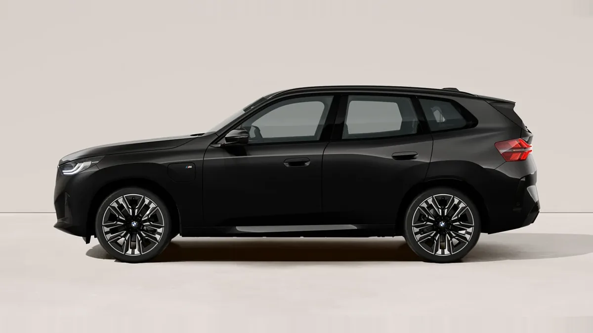 BMW X3 30e xDrive de renting para Burgos — Lateral