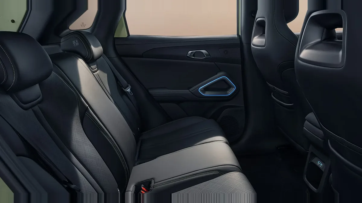 BYD Atto 2 DM-i Boost 156kW de renting para Burgos — vista 6