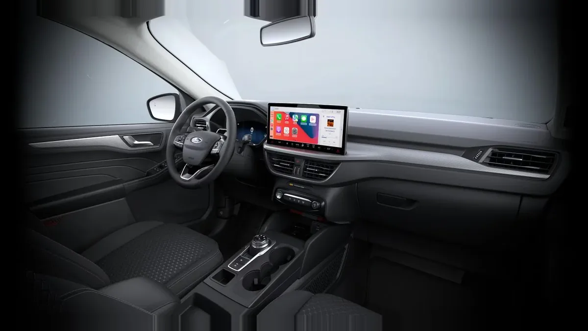 Ford Kuga MCA Titanium 2.5 Duratec PHEV 243CV Auto de renting para Burgos — Interior