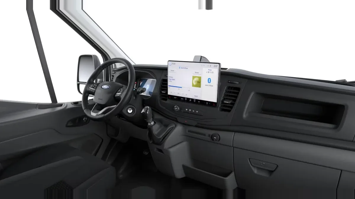 Ford TRANSIT 350 L2 Trend N1 EcoBlue 96kW FWD de renting para Burgos — Delantera