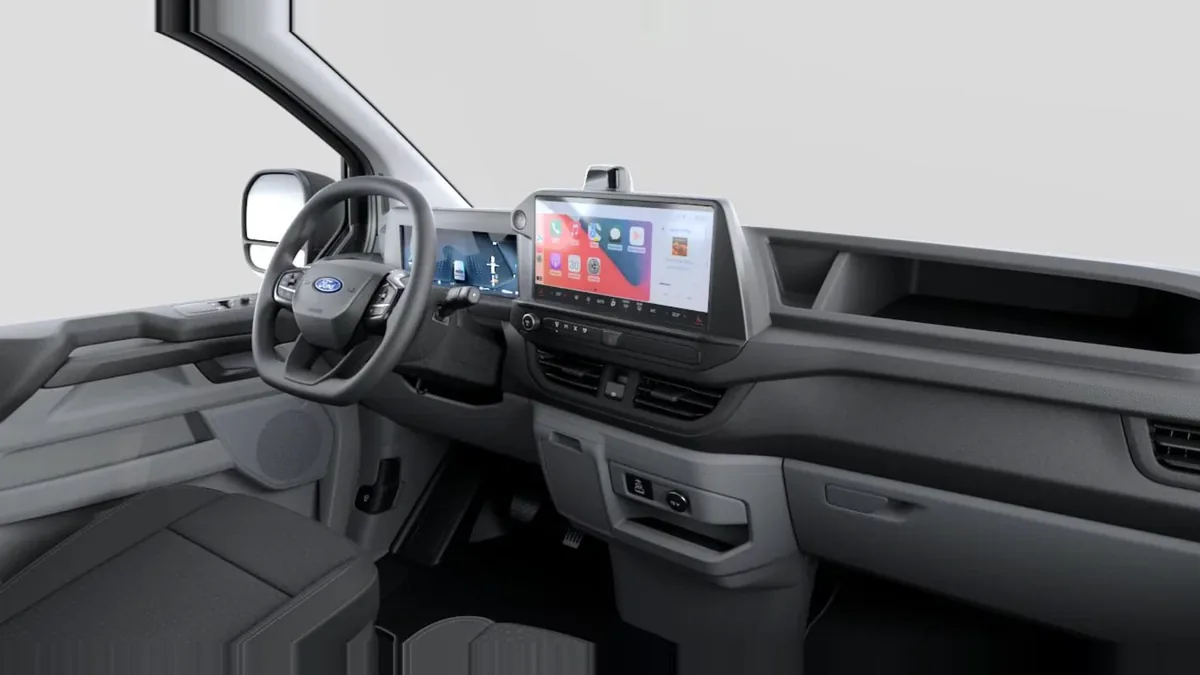 Ford TRANSIT CUSTOM  Kombi BEV 83kWh 100kW 340 L1 Trend de renting para Burgos — Delantera