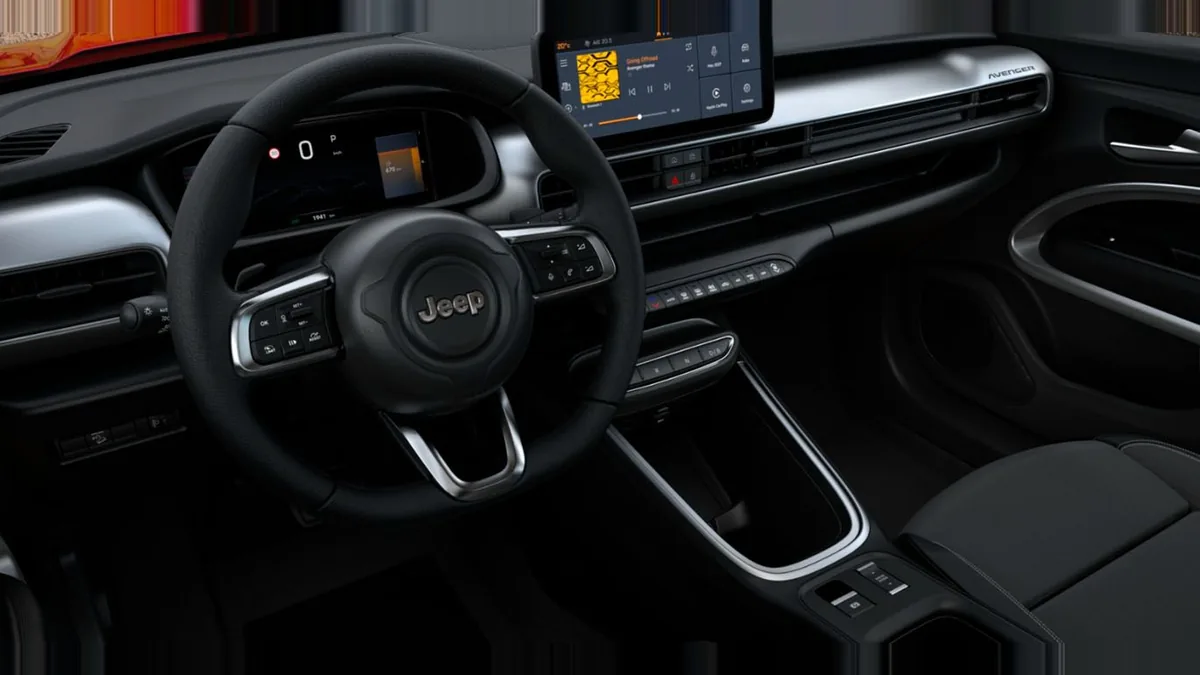 Jeep AVENGER E-HYBRID ALTITUDE de renting para Burgos — vista 6