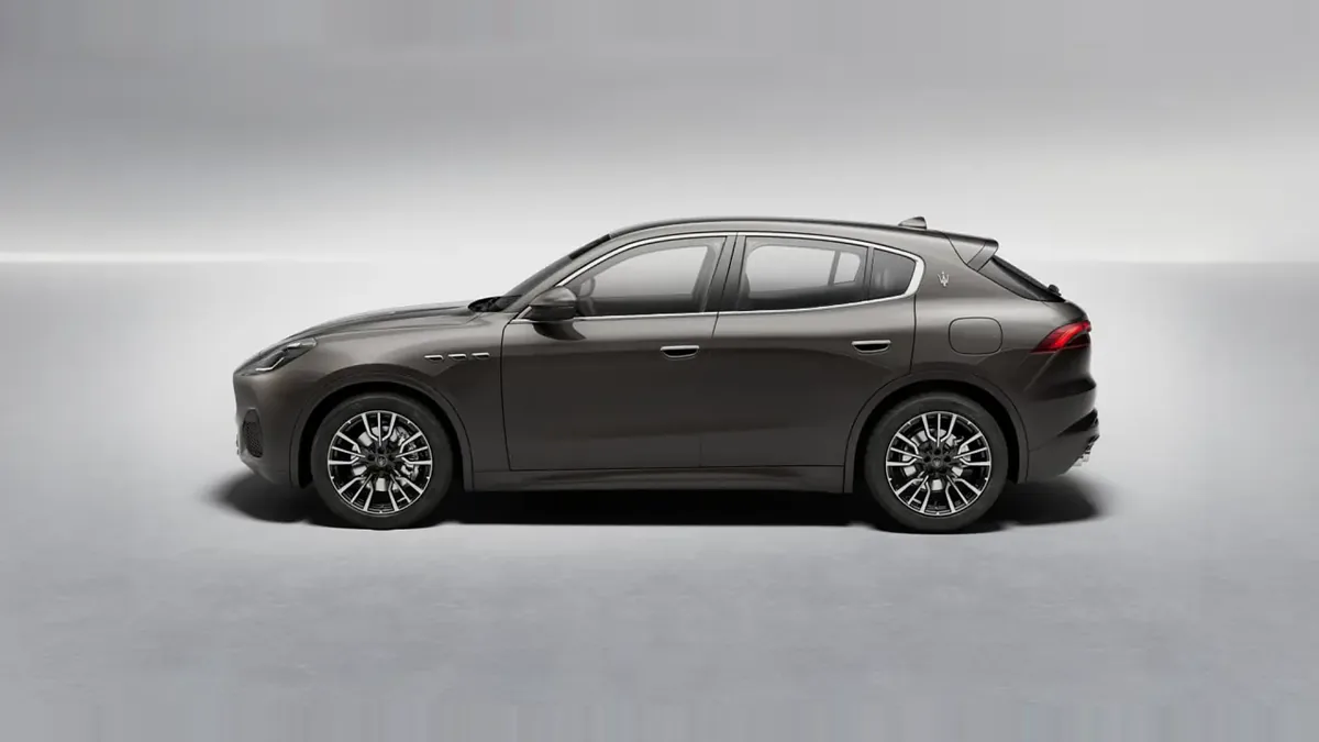 Maserati Grecale L4 MHEV 300CV AWD de renting para Burgos — Trasera