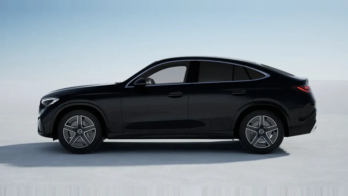 Mercedes-Benz GLC Coupé 300 de 4MATIC QS de renting para Burgos — Lateral