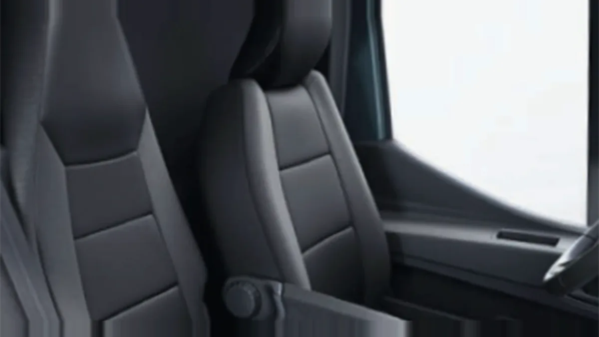 Nissan Interstar N1 L2H2 (3.5T) dCi 96kW (130CV) FWD Acenta de renting para Burgos — Interior