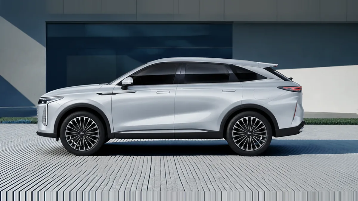 Omoda 9 SHS Premium 1.5 TGDI 3DHT 395kW (537CV) AWD de renting para Burgos — Lateral