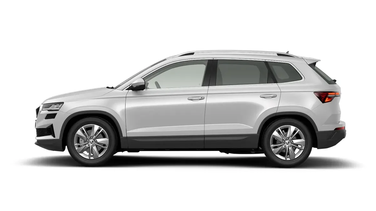 Škoda Karoq Selection 2.0 TDI DSG de renting para Burgos — Trasera