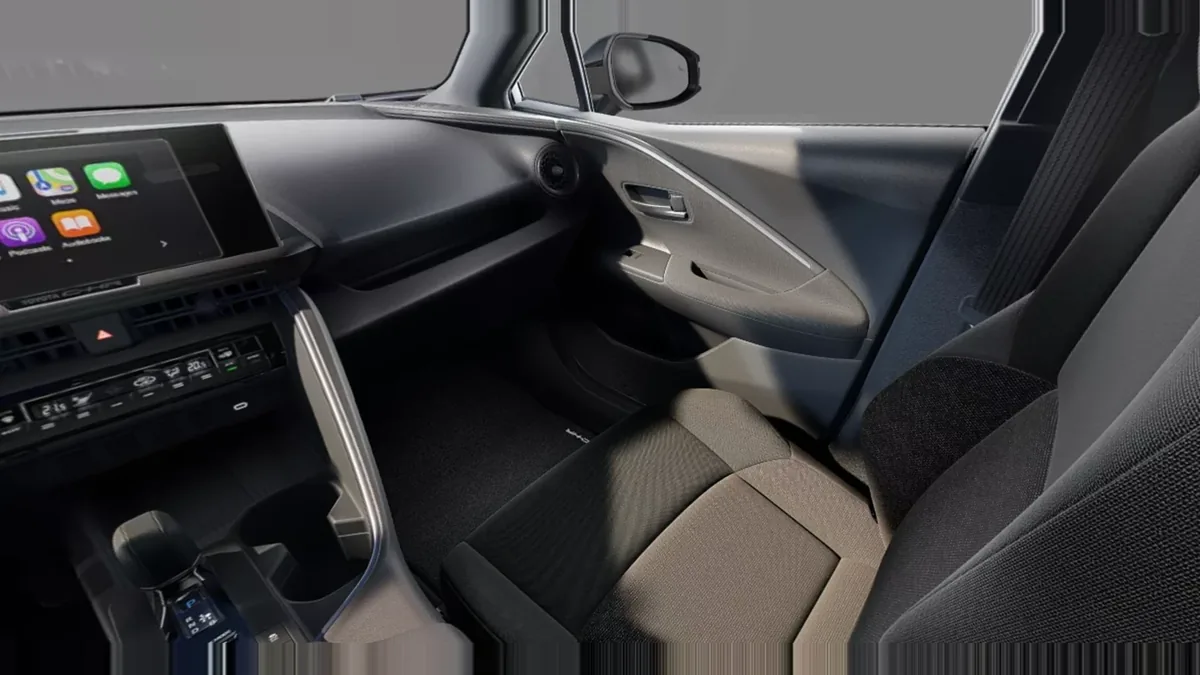 Toyota C-HR Business Hybrid 140 CW de renting para Burgos — Interior